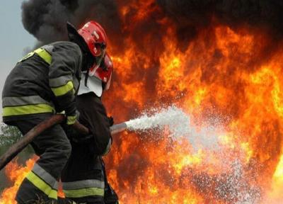 خبرنگاران کارخانه نایلون های مواد غذایی در شهر قدس در آتش سوخت