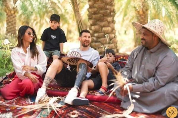 تیپ خاص همسر مسی در سفر به عربستان