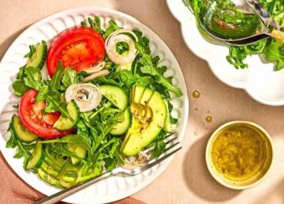 طرز تهیه سالاد روکولا با آووکادو و سس لیمویی